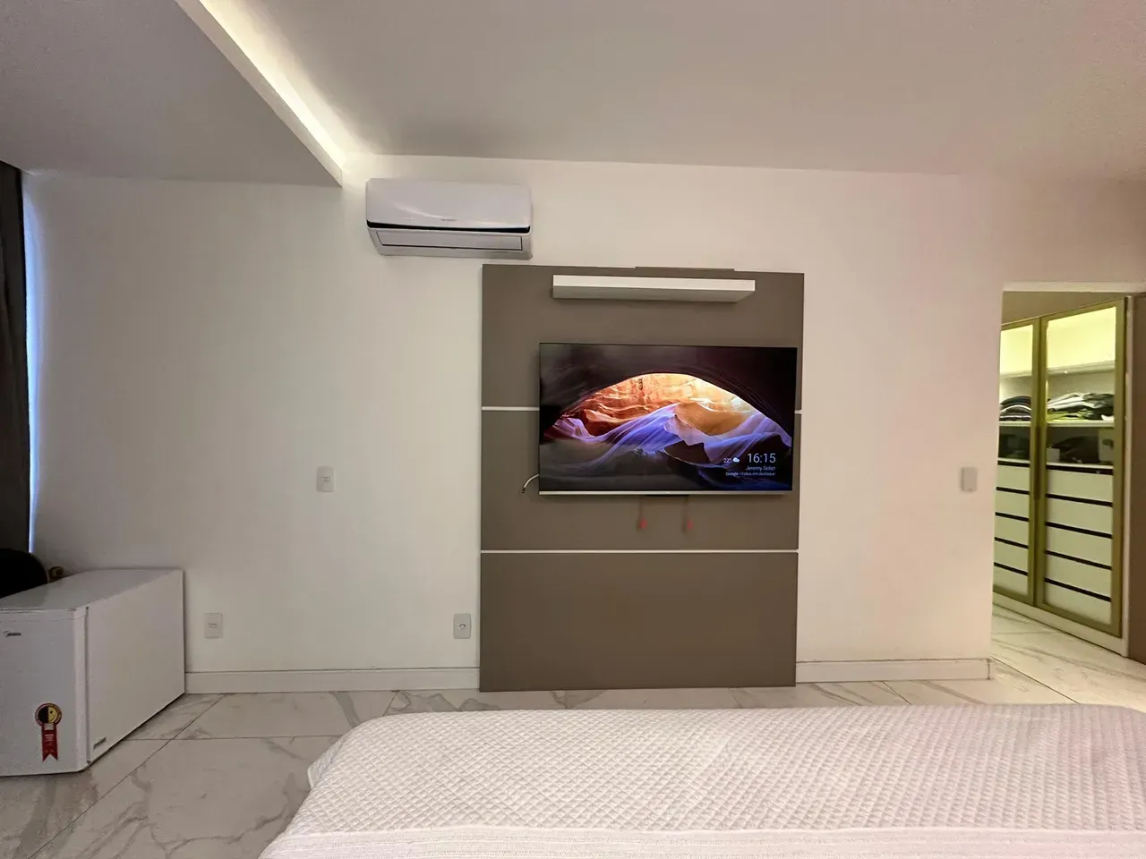 Furnished 250 m² apartment with 4 bedrooms and 5 bathrooms — photo 16