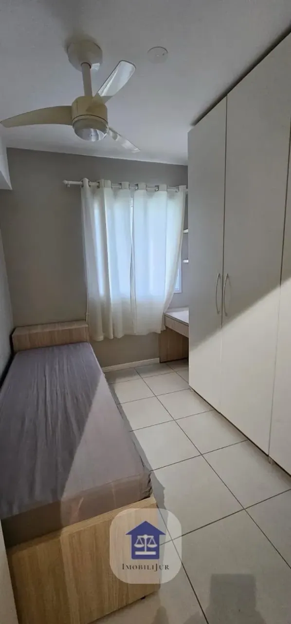 Unfurnished 4-bedroom cover with a gas stove kitchen — photo 4