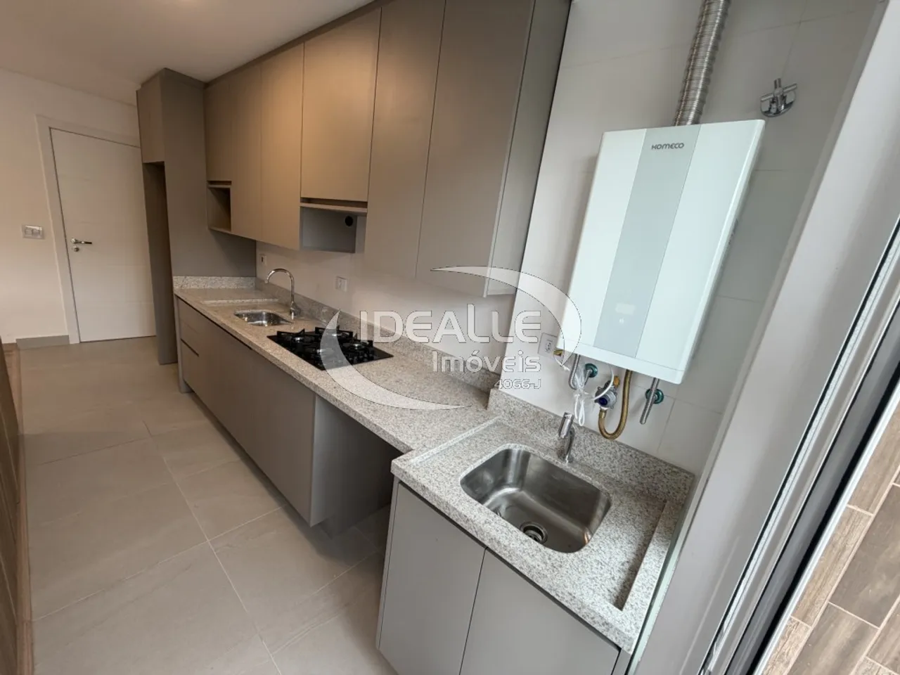 3-bedroom apartment with balcony and 142 m², 2 parking — photo 5