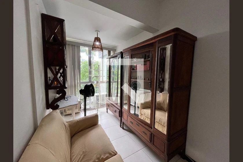 Furnished apartment, 86 m², with a glass-enclosed balcony — photo 21