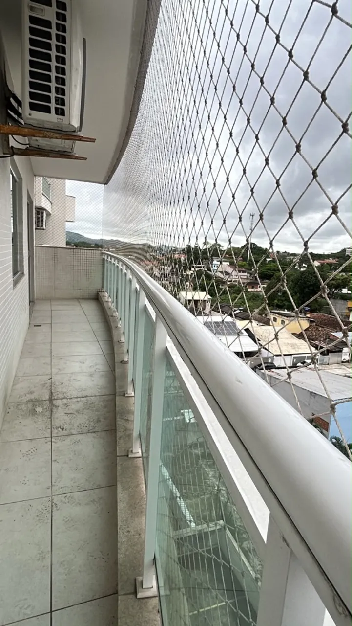 Apartamento de 2 quartos em condomínio com piscina