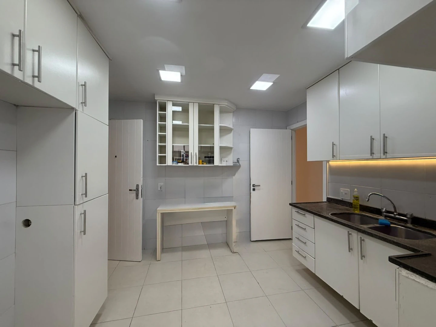 Floor-to-ceiling windows in a 3-bedroom apartment, 133 m² — photo 2
