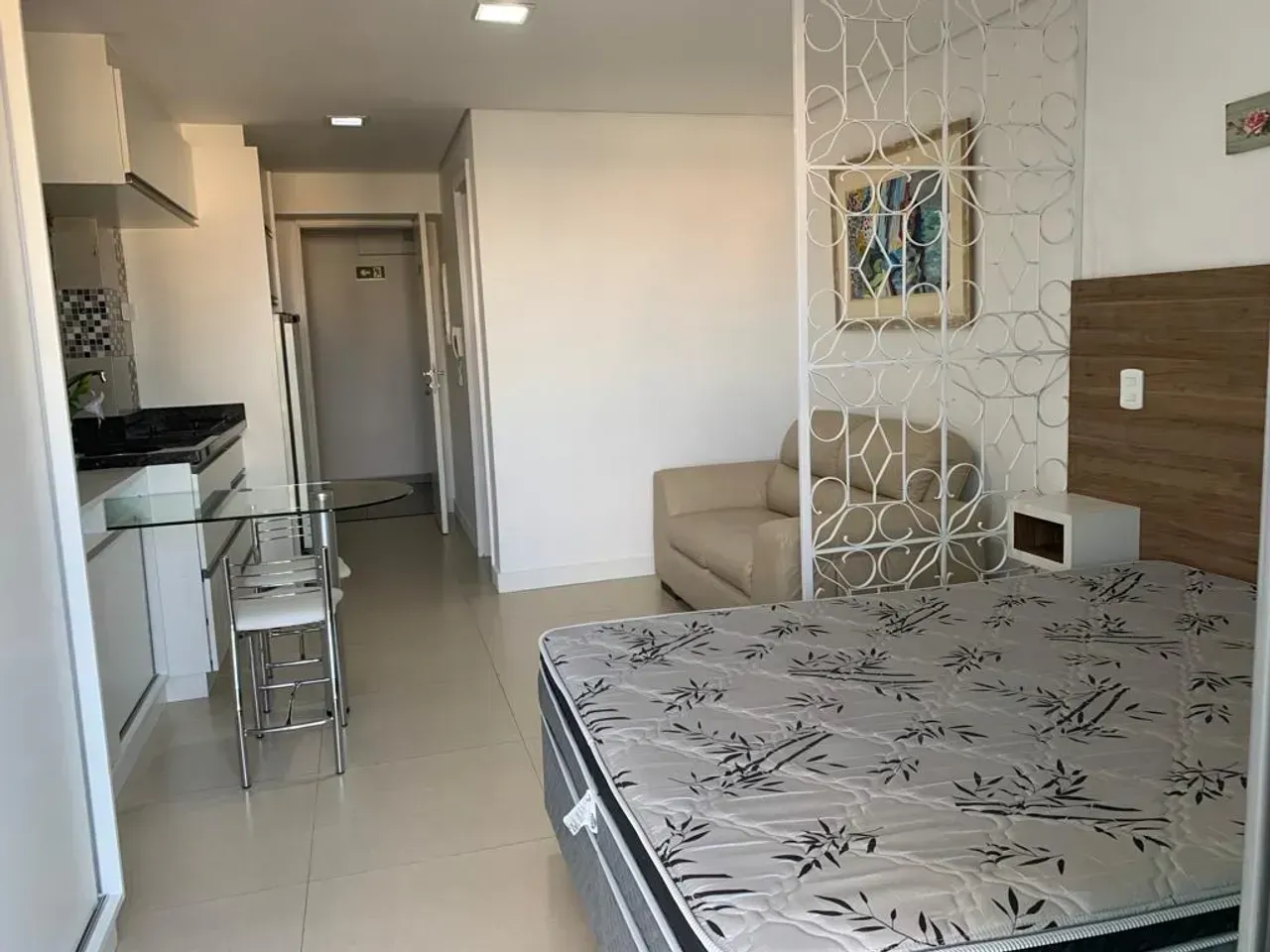 Мебльована квартира з 1 спальнею 30 м² та кухнею-студією — photo 2