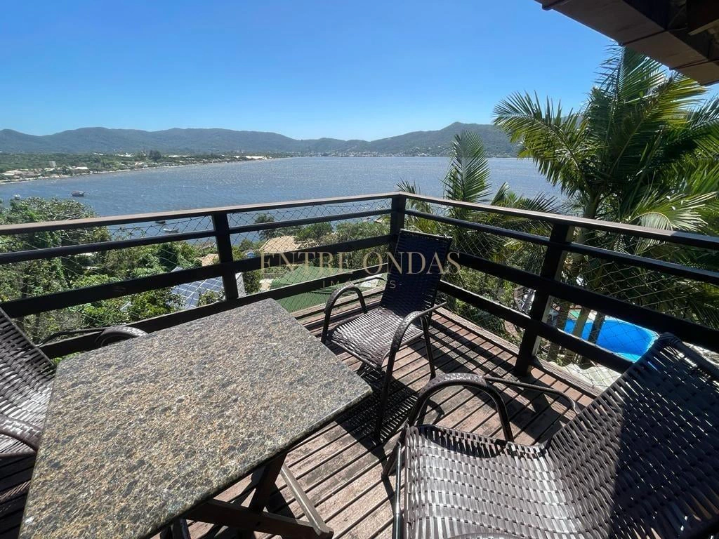 Furnished house with 8 bedrooms and 10 bathrooms, 2,500 m² — photo 25