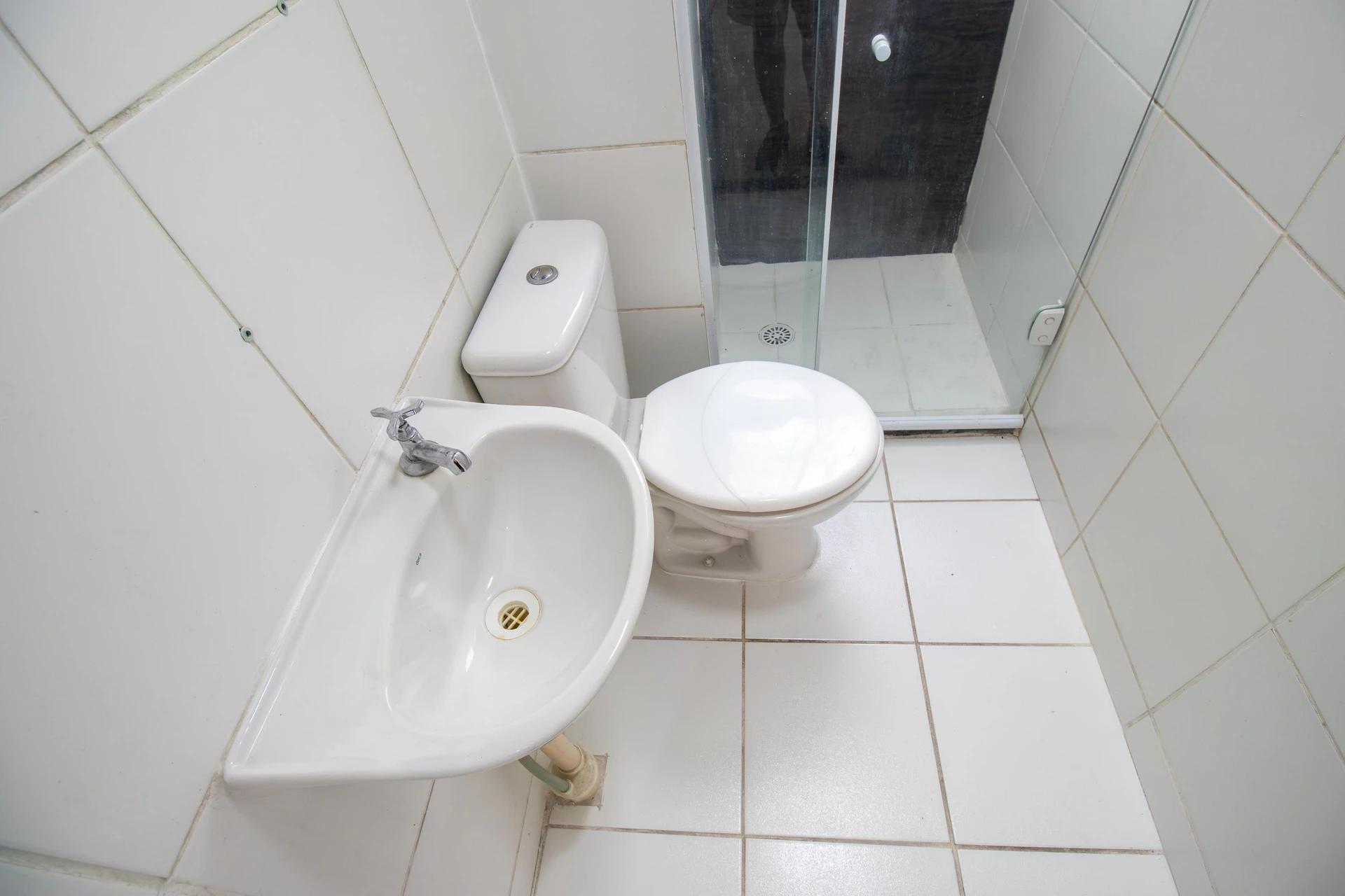 2-bedroom apartment in a building with a gym — photo 7