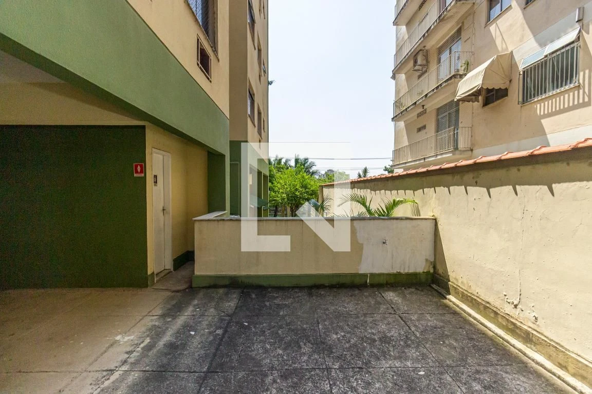Furnished apartment with 2 bedrooms and a balcony — photo 40
