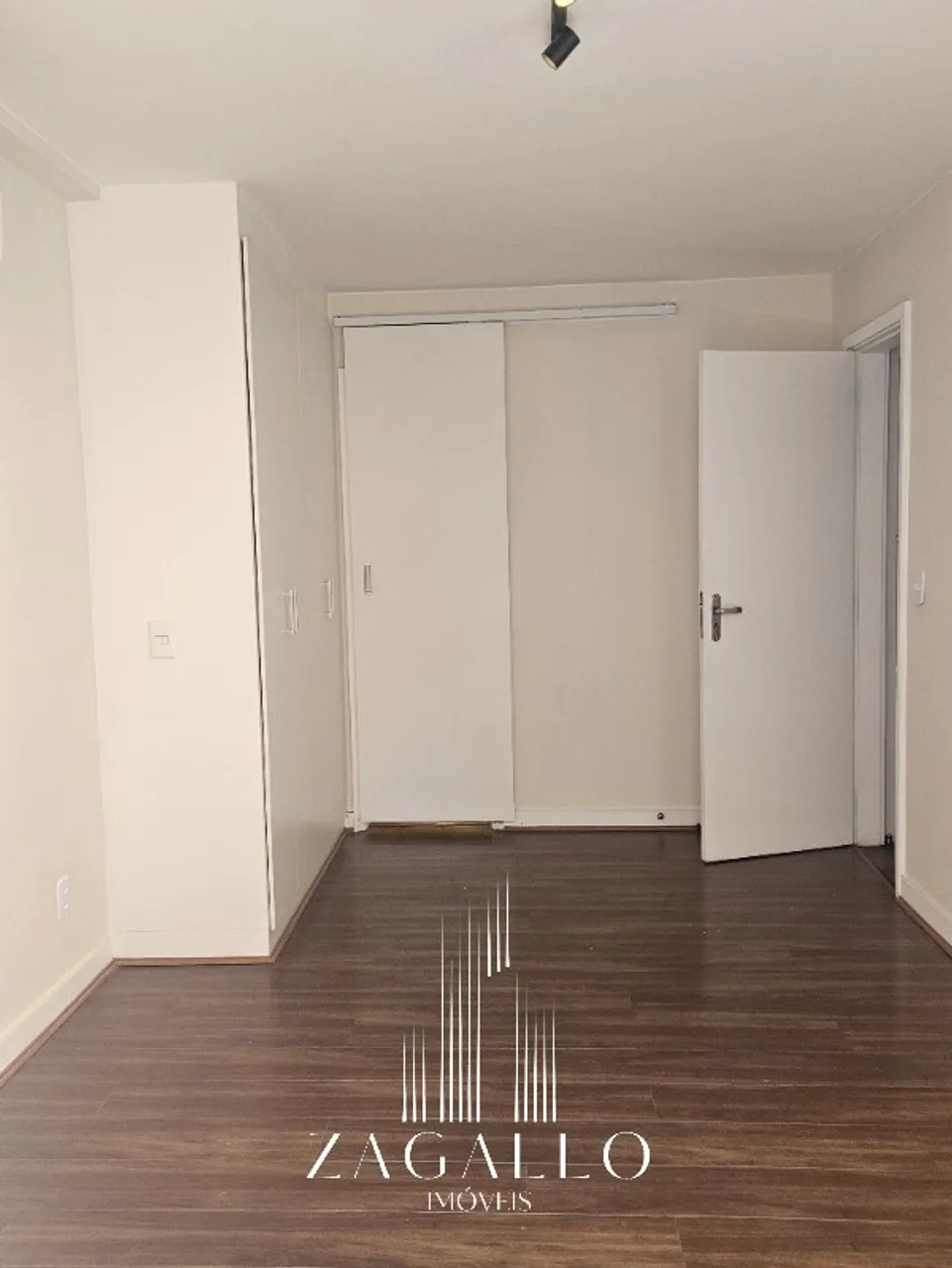Rental apartment with 4 bedrooms, balcony, and 3 parking — photo 8