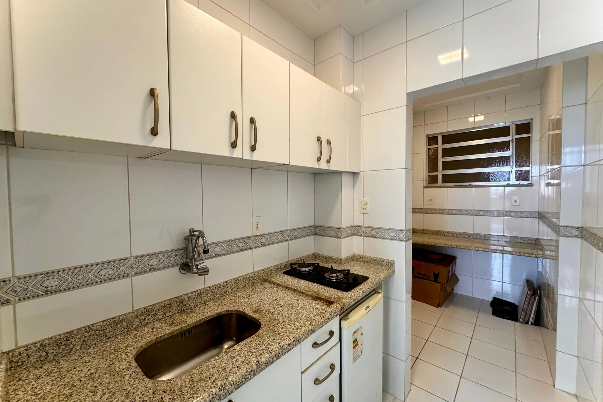 Furnished 2-bedroom apartment with 1 suite and balcony — photo 2