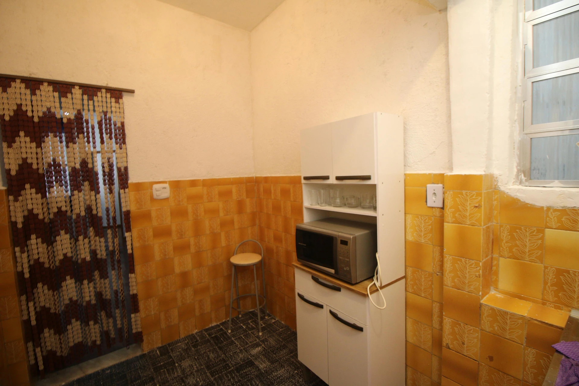 1-bedroom unfurnished apartment with fitted kitchen — photo 9