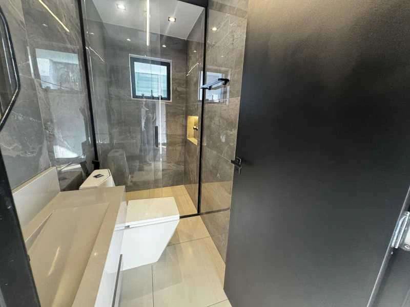 540 m² house with 5 en-suite bedrooms and open-plan kitchen — photo 25