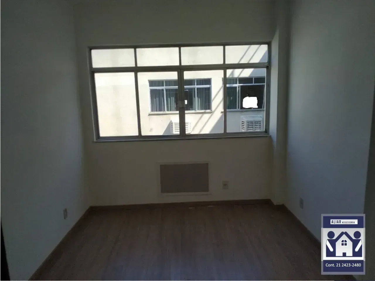 Apartment on the 6th floor with a glass-enclosed balcony — photo 4