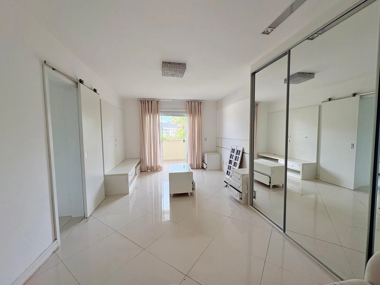 Furnished house with 3 en-suite bedrooms and private BBQ — photo 9