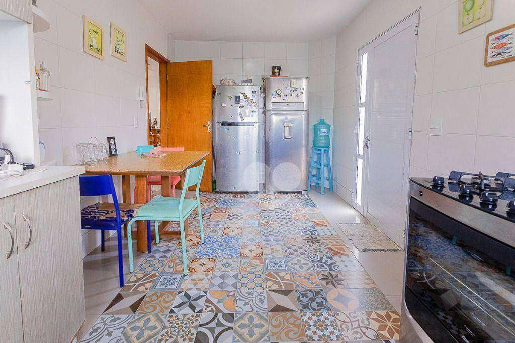 Furnished triplex house with 4 bedrooms and 370 m² — photo 18