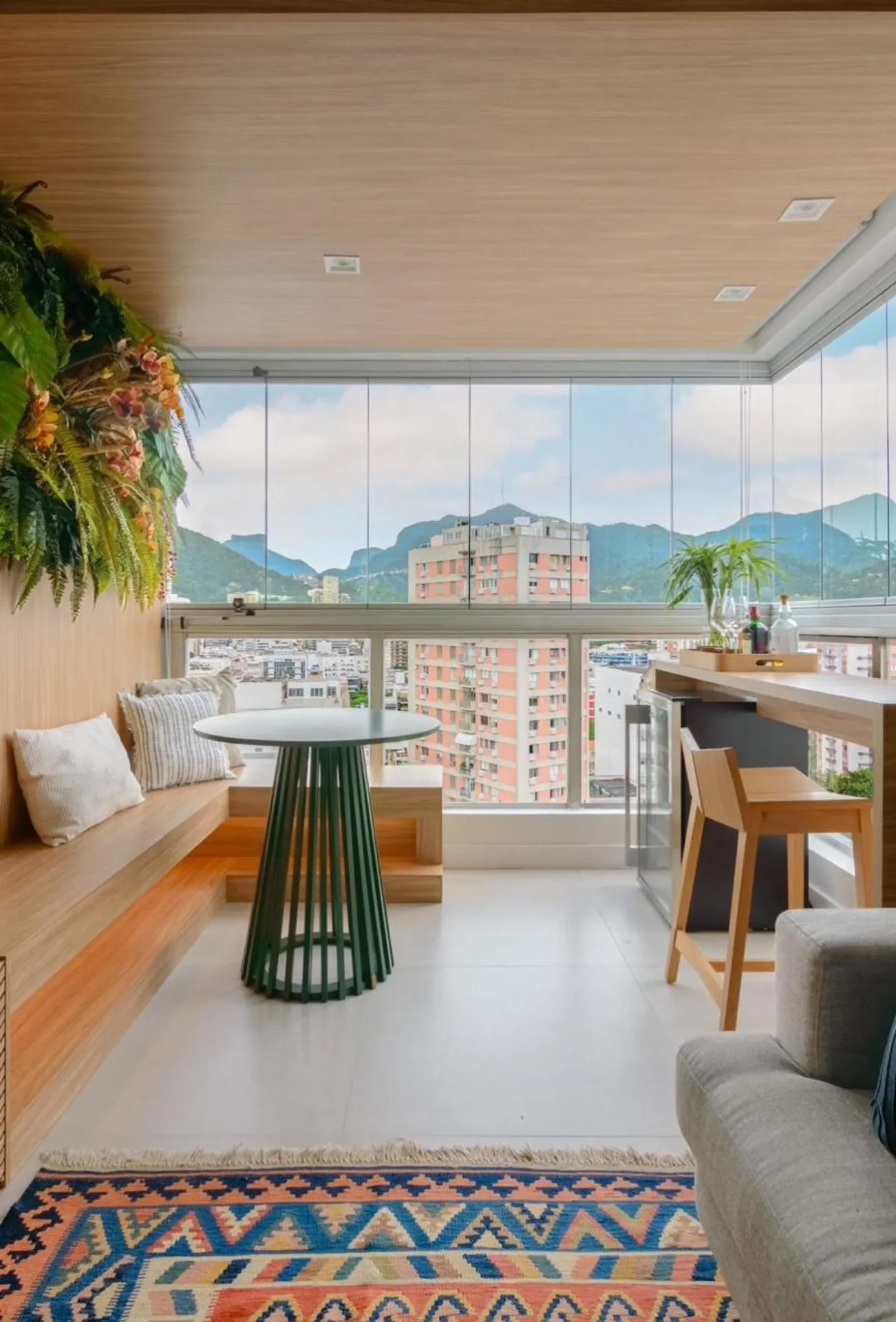 Furnished apartment, 80 m², with floor-to-ceiling windows — photo 4