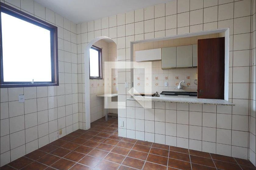 House with 7 bedrooms and 3 en-suites at 350 m² — photo 2