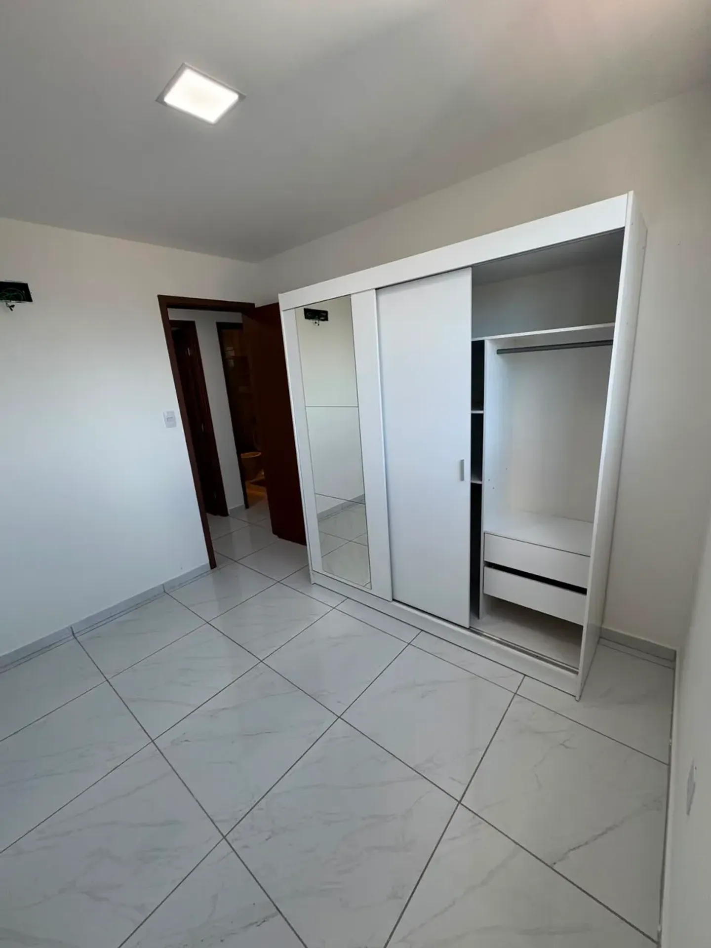 Квартира 83 м² с 3 спальнями и 1 местом в навесе — photo 4