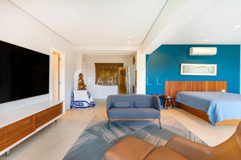Furnished 1200 m² house with a balcony and 6 bedrooms — photo 29