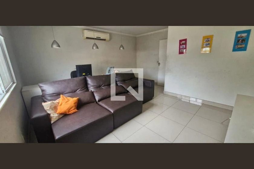 Washing machine in a 4-bedroom house, 223 m²