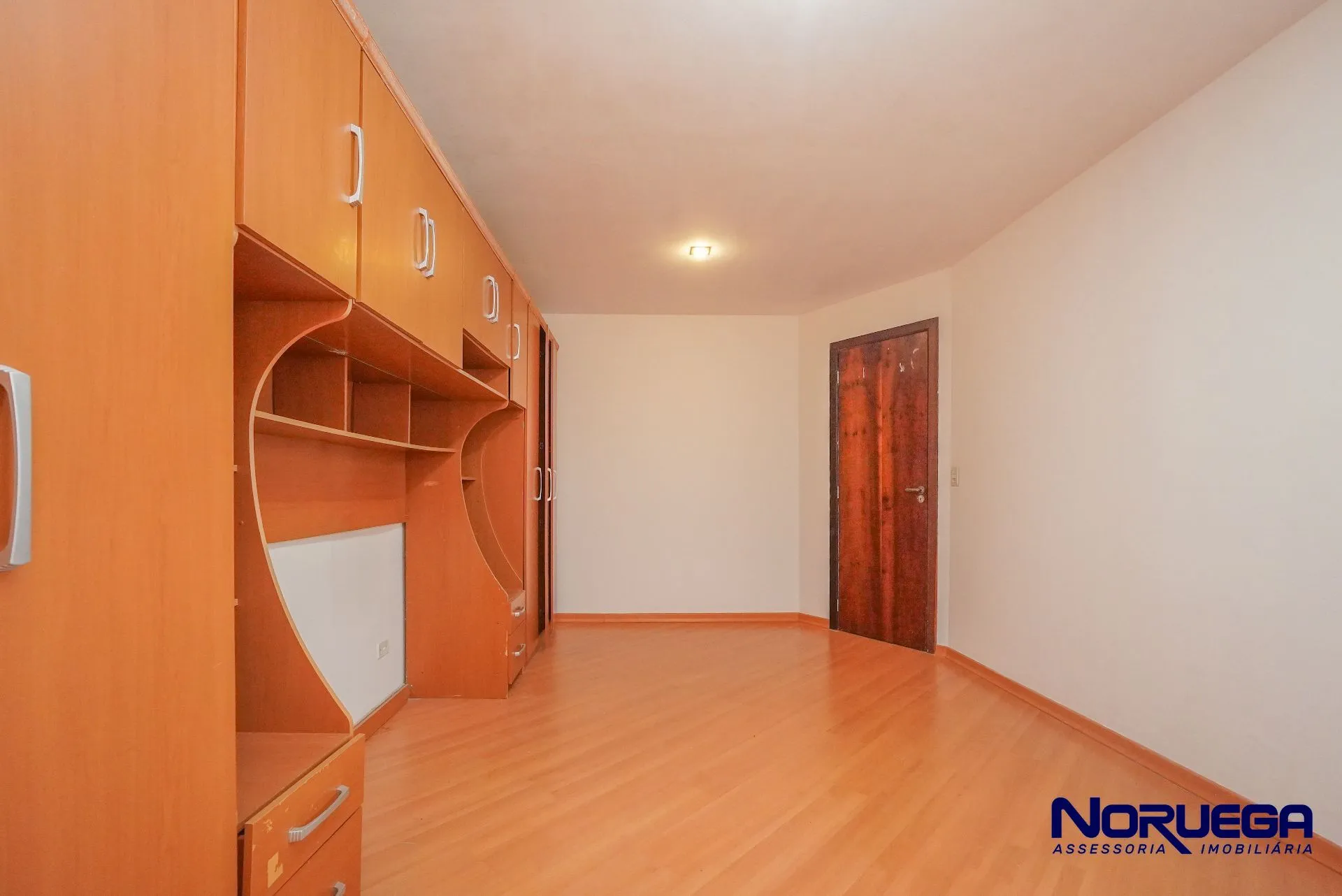 3-bedroom house with a grill on the balcony — photo 10