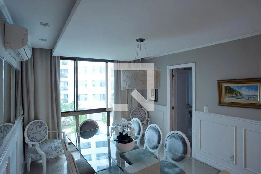 Glass-enclosed balcony in a 4-bedroom apartment, 233 m² — photo 6
