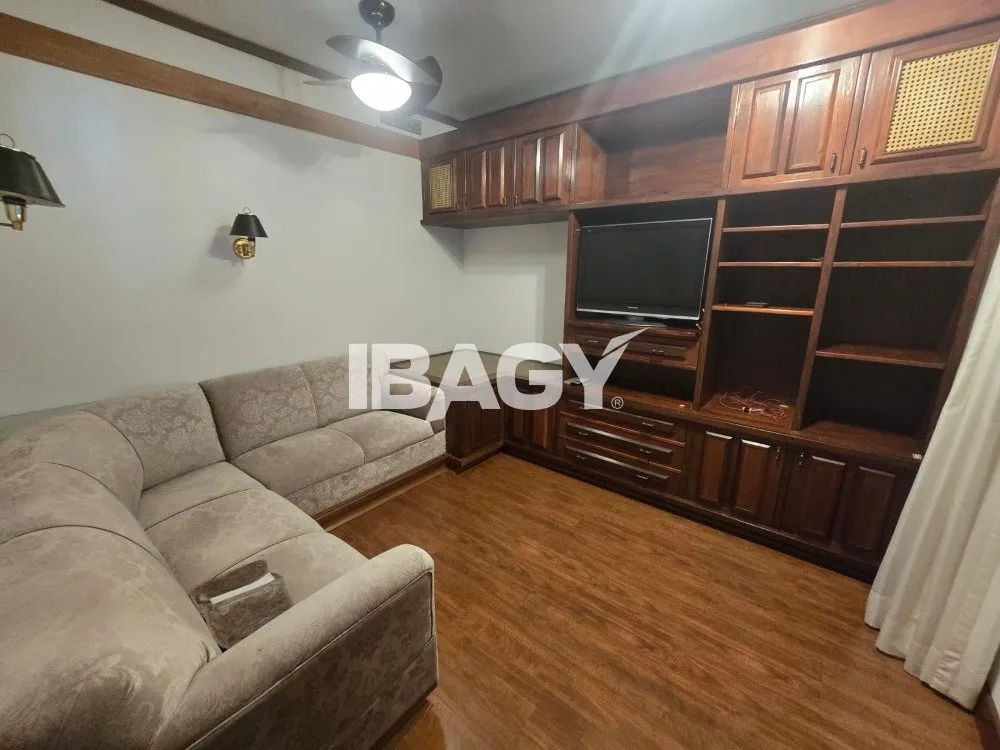 Furnished 512 m² apartment with a enclosed balcony — photo 17