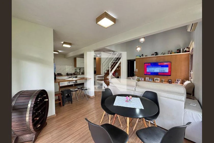 140 m² house with a walk-in closet and a home office — photo 21