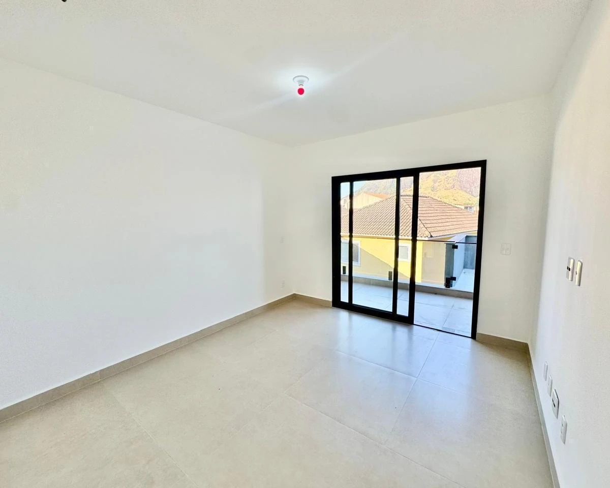 House, 240 m², with a glass-enclosed balcony — photo 28