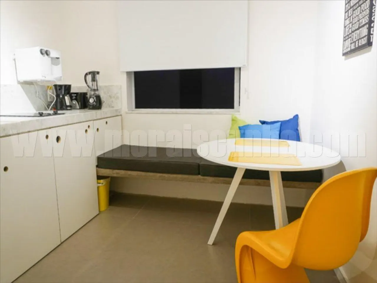 Apartamento studio sem mobília com janelas do chão ao teto — photo 2