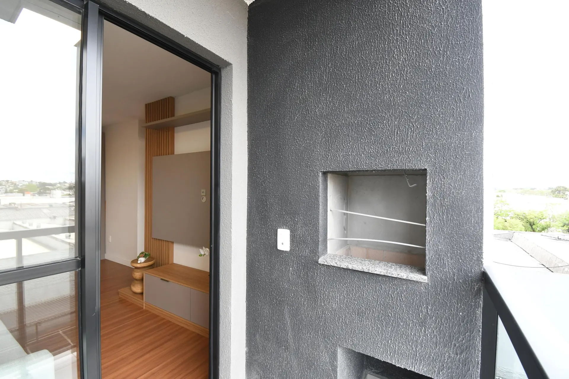 2-bedroom apartment with wood or laminate floors in Curitiba — photo 24