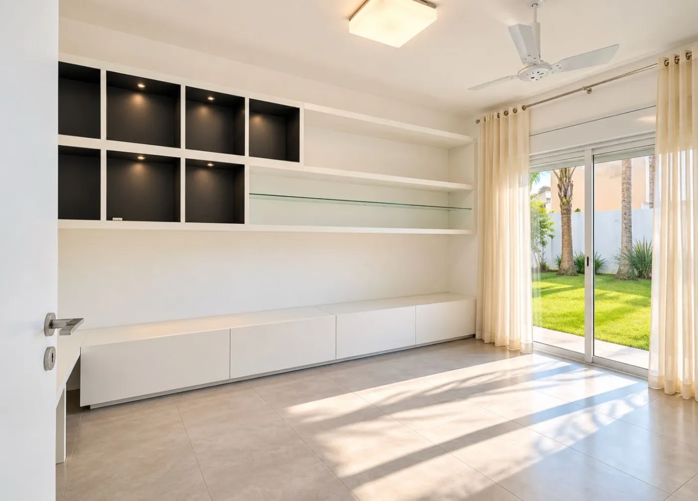 4-bedroom house with a water view — photo 17