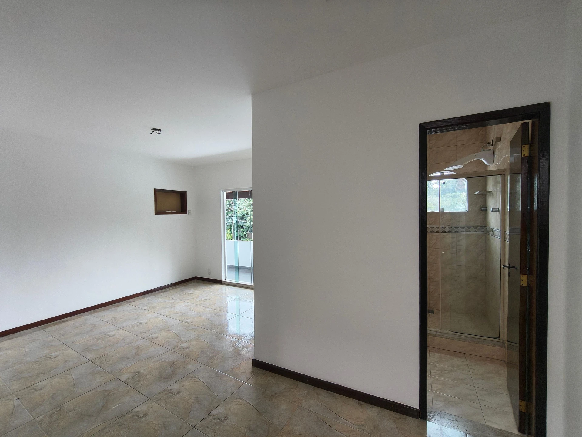 House with 3 bedrooms and an enclosed balcony — photo 21