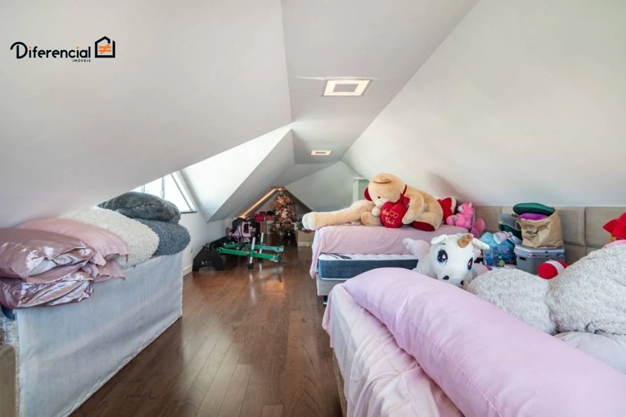 Floor-to-ceiling windows in a 2-bedroom house, 300 m² — photo 24