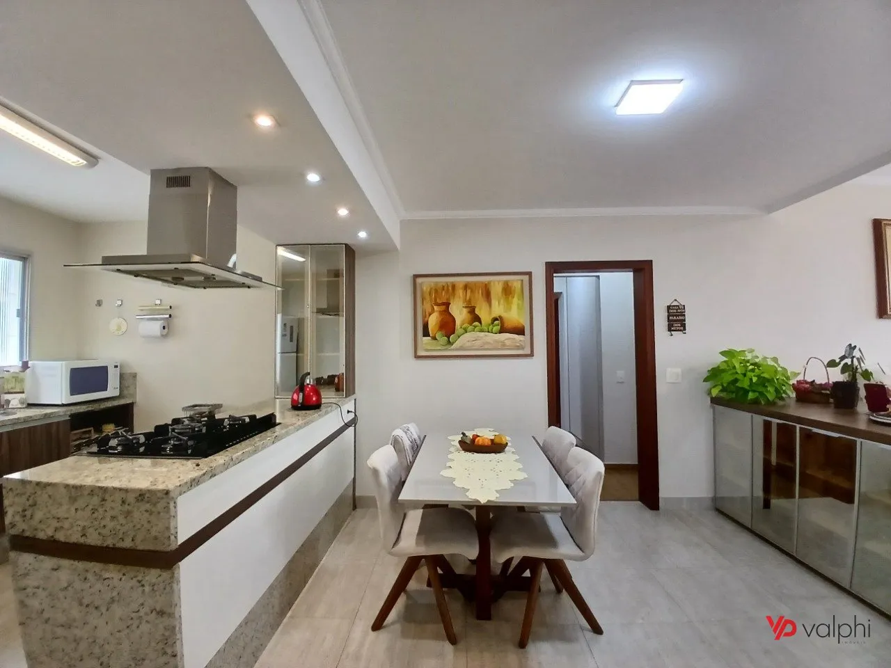 4-bedroom apartment with a walk-in closet in Curitiba — photo 27
