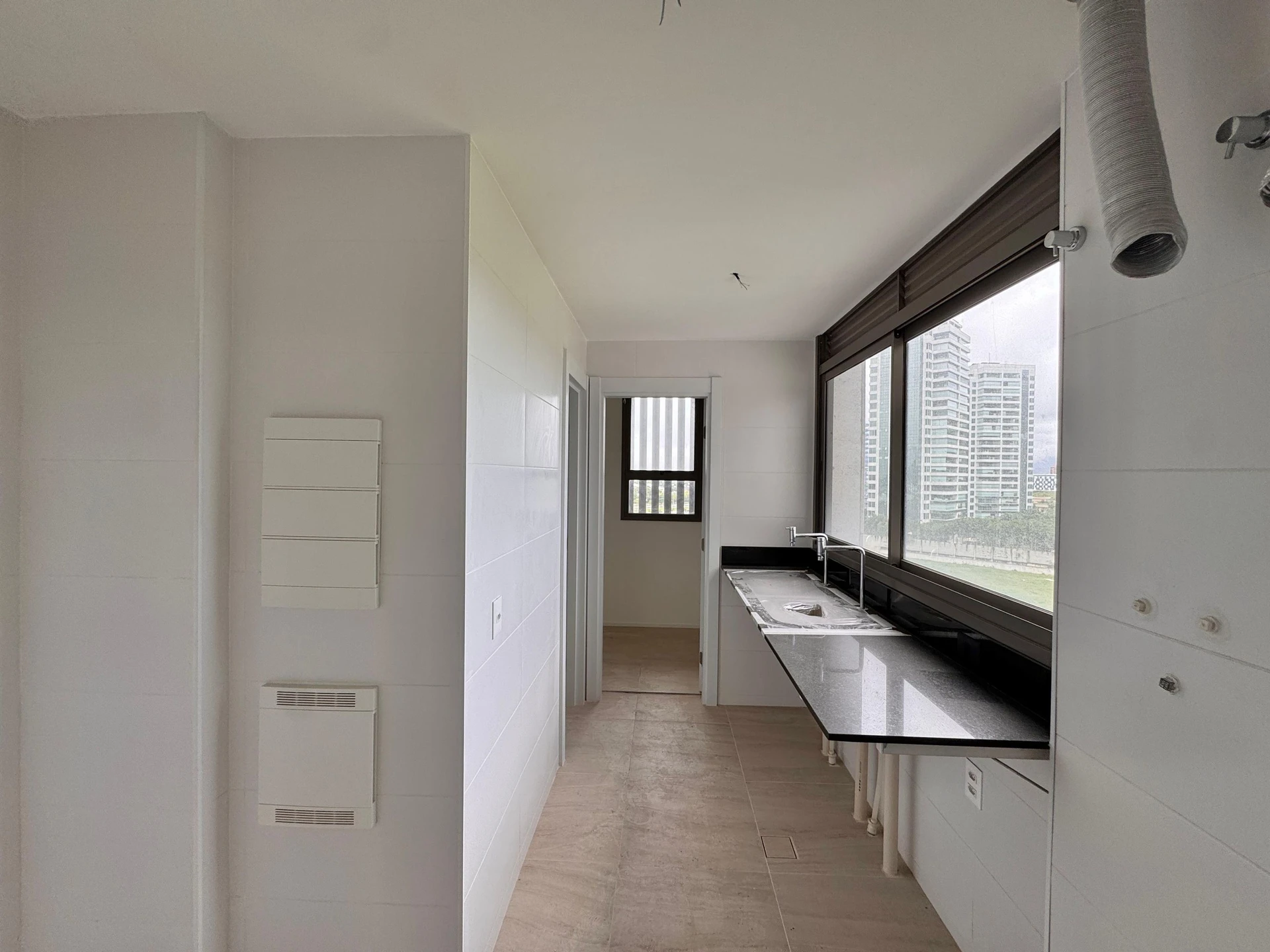 3-bedroom apartment with a home office — photo 45