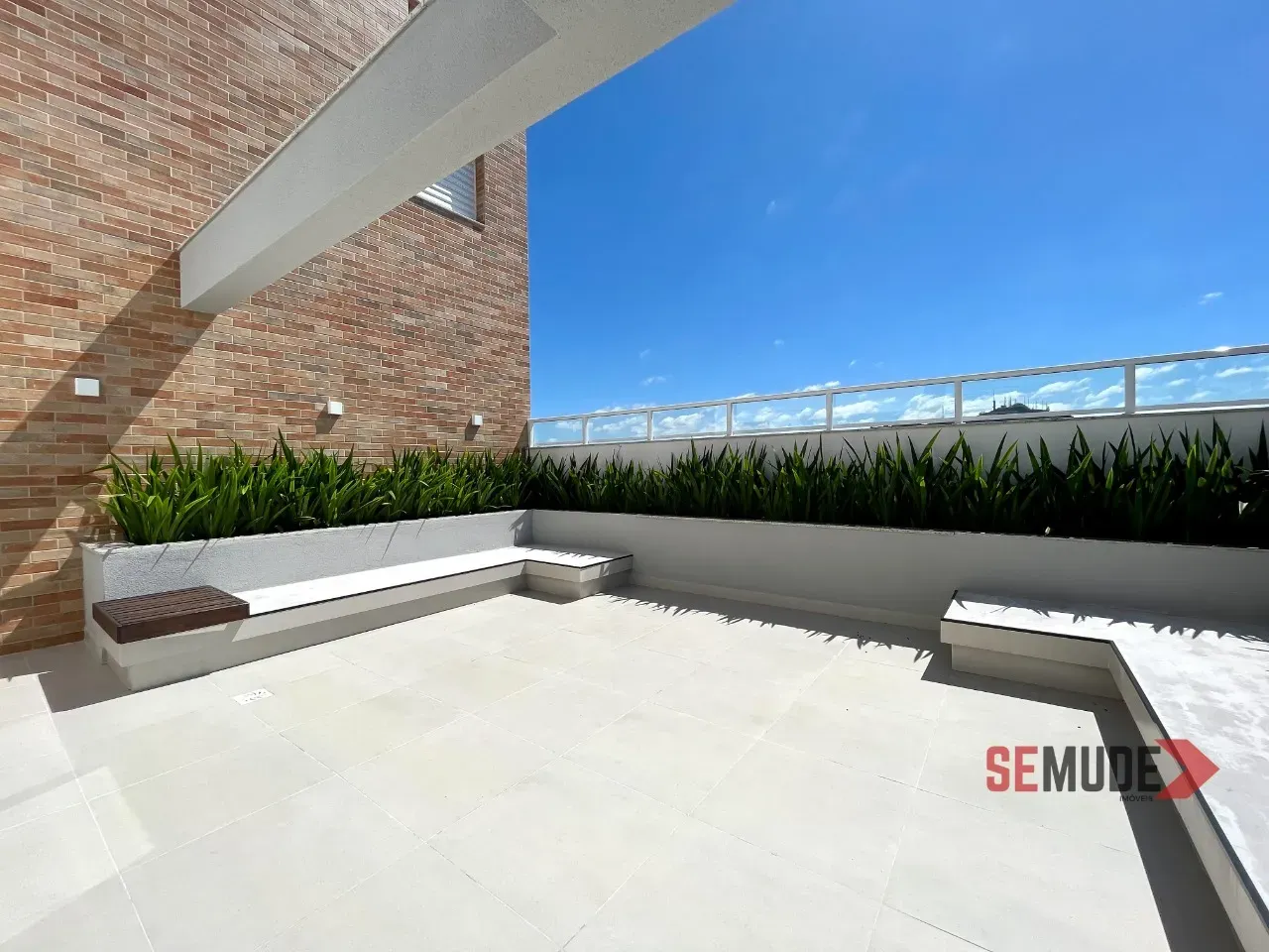 Furnished 1-bedroom apartment with a balcony grill — photo 30