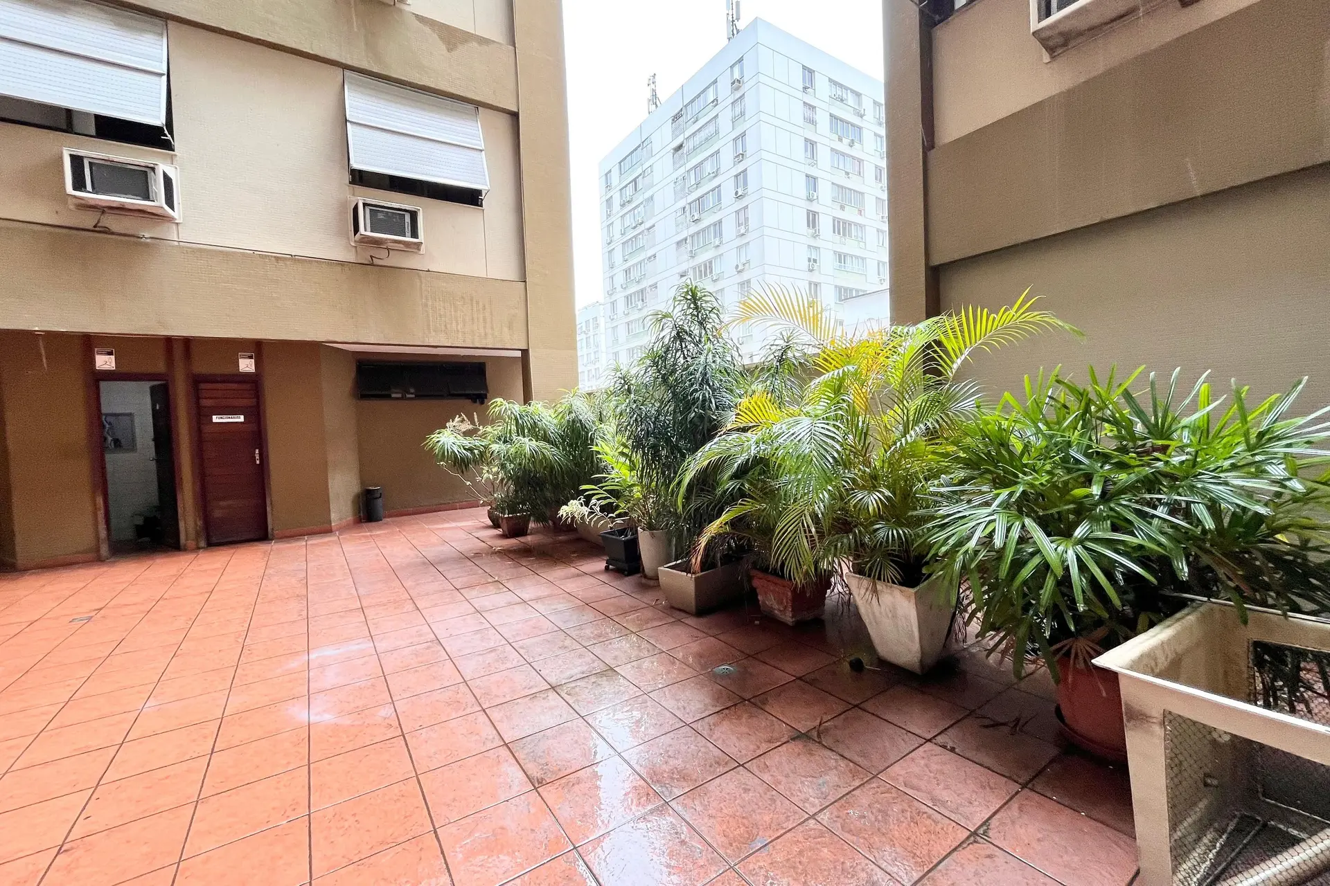 2-bedroom apartment with 1 bathroom and a balcony — photo 29