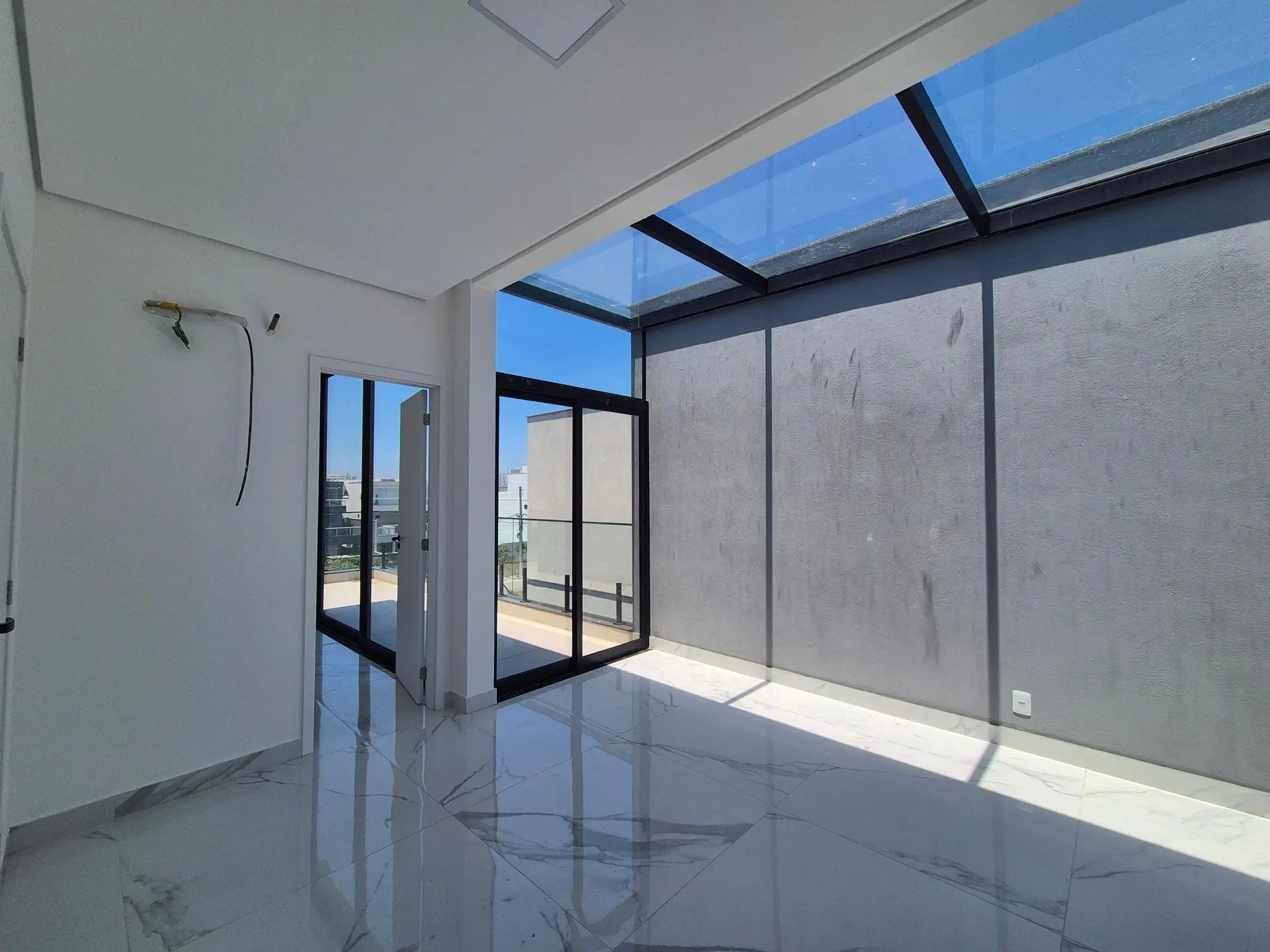 Ventanales de piso a techo y 5 dormitorios: casa de 403 m² — photo 33
