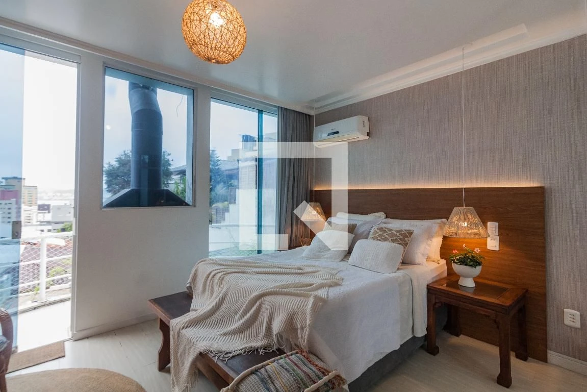 Furnished studio in a building with a pool — photo 10