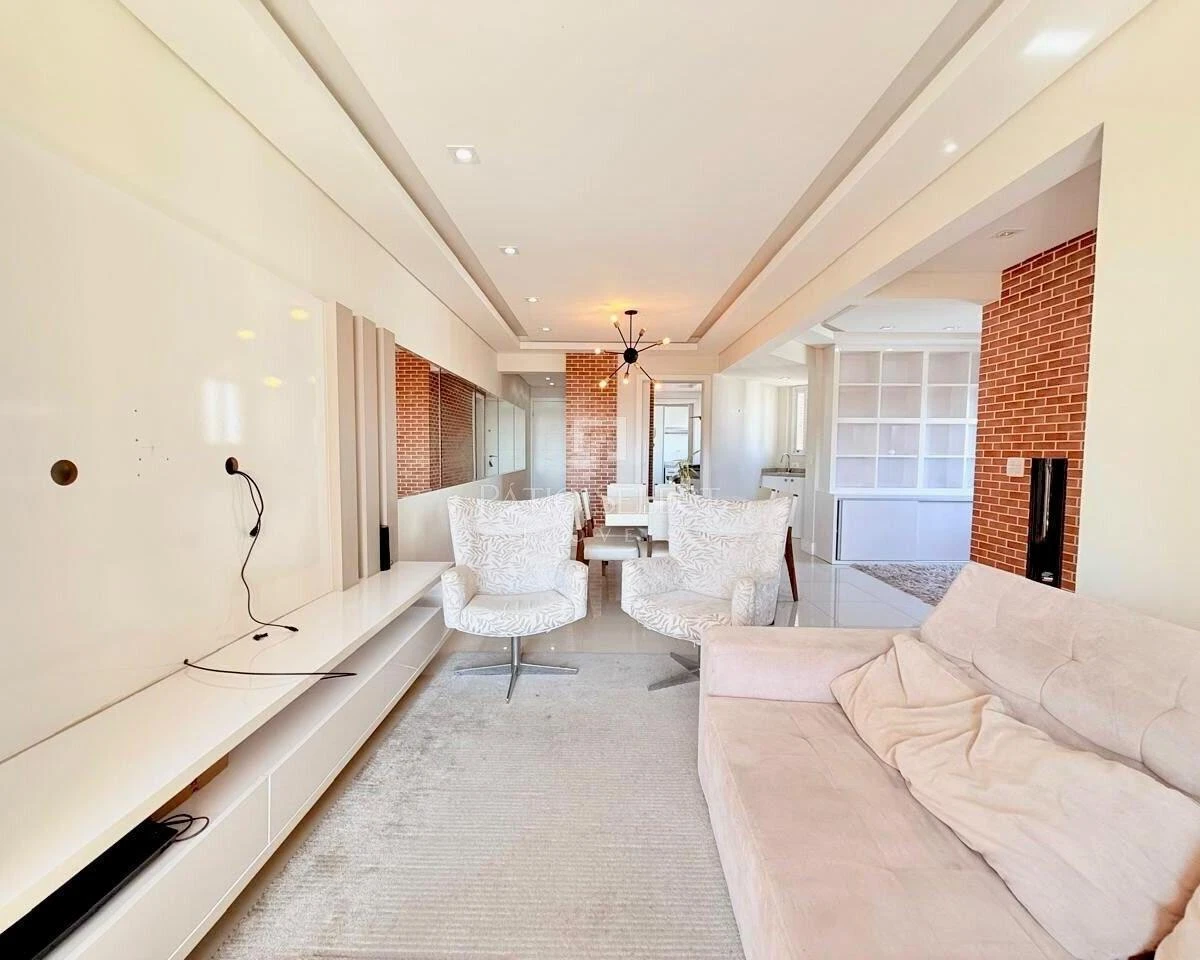 Furnished apartment with 2 bedrooms and glass balcony