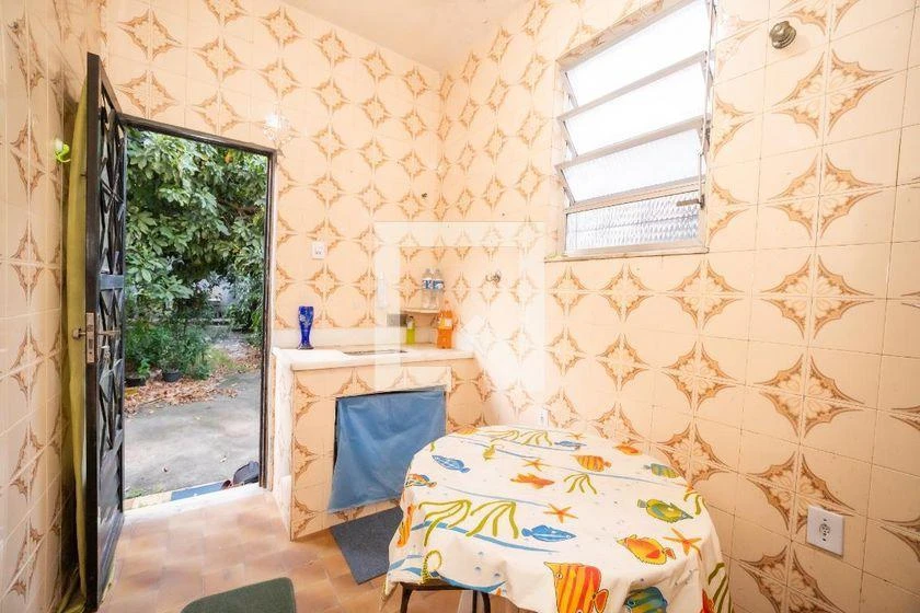 Casa para alugar com 2 quartos e varanda
