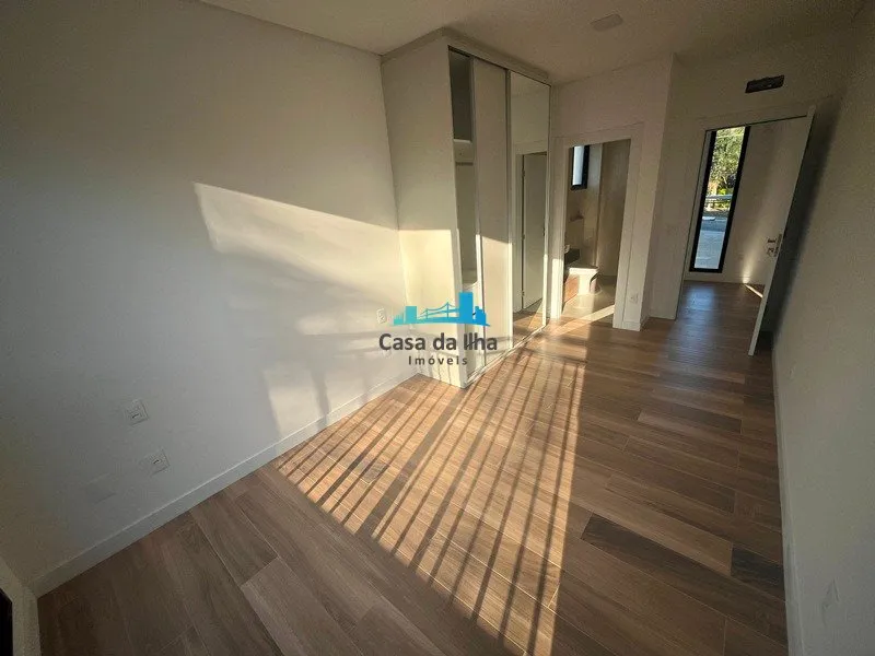 4-bedroom house with a garden in Florianópolis — photo 4