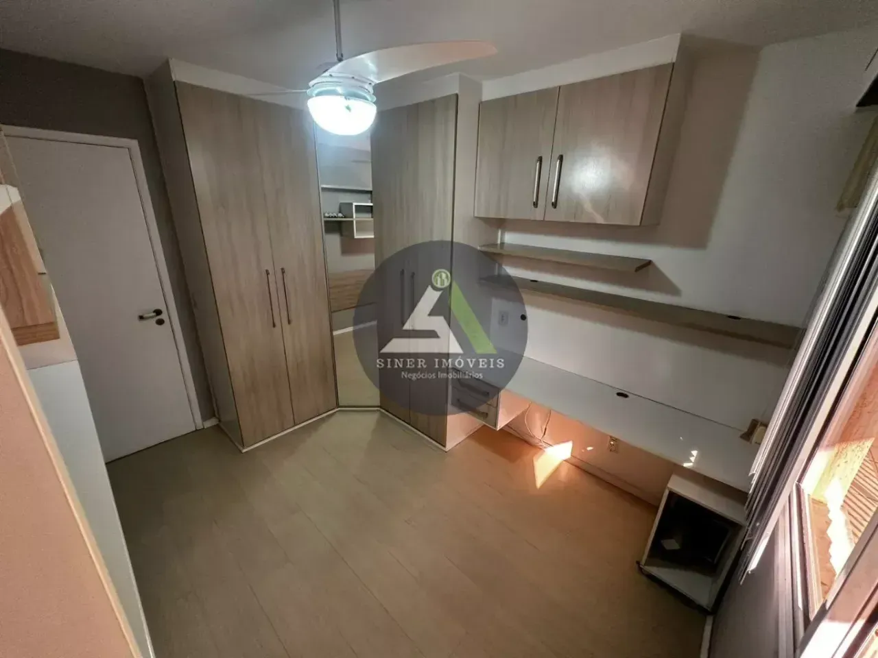 Furnished apartment with 2 bedrooms and a work desk — photo 6