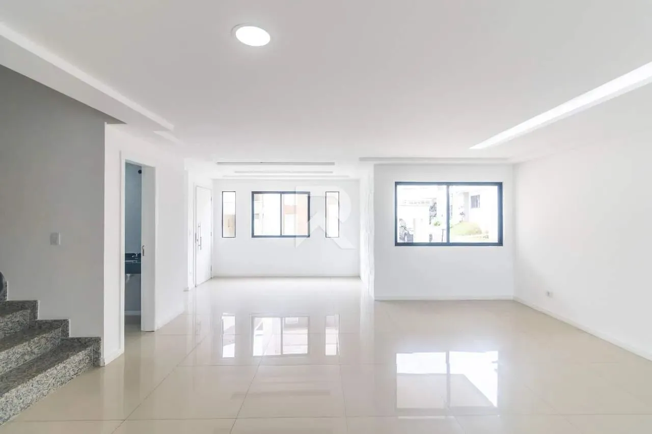 House with 5 bedrooms and 3 parking spaces — photo 4
