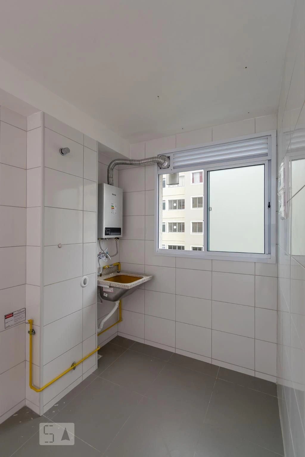 2-bedroom apartment in a building with a pool — photo 10