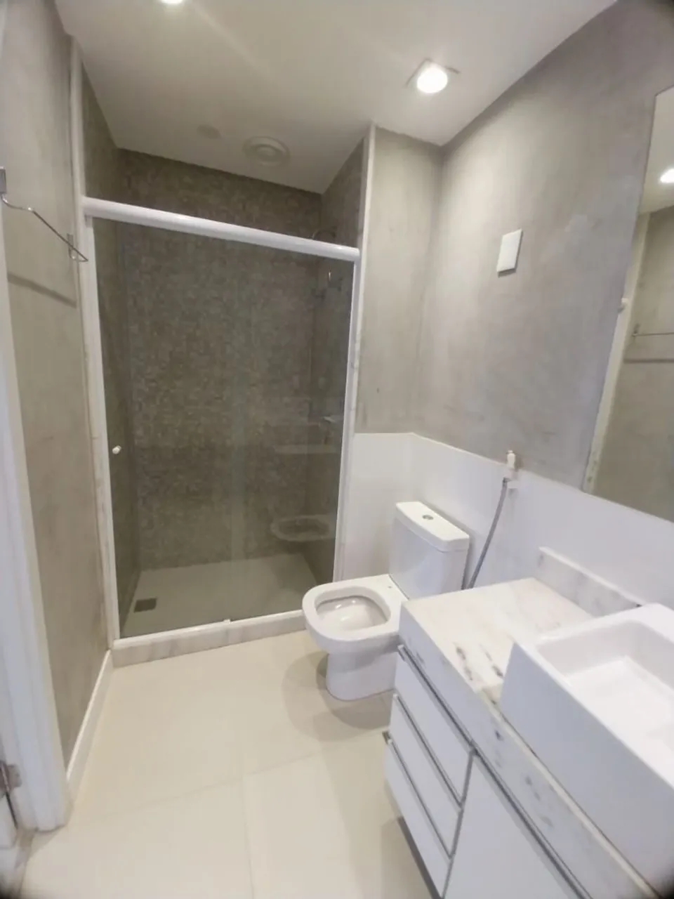 Furnished 1-bedroom apartment with open-plan kitchen — photo 10
