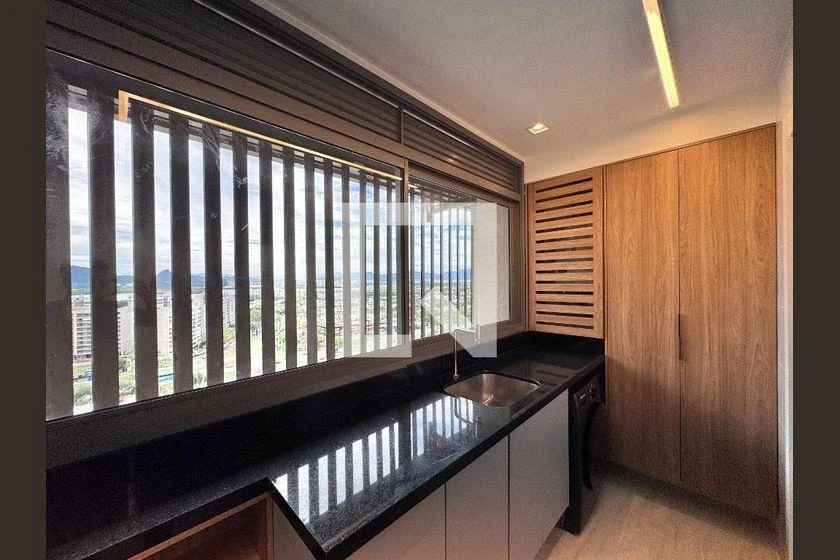 Rental apartment with 3 en-suite bedrooms and 130 m² — photo 45