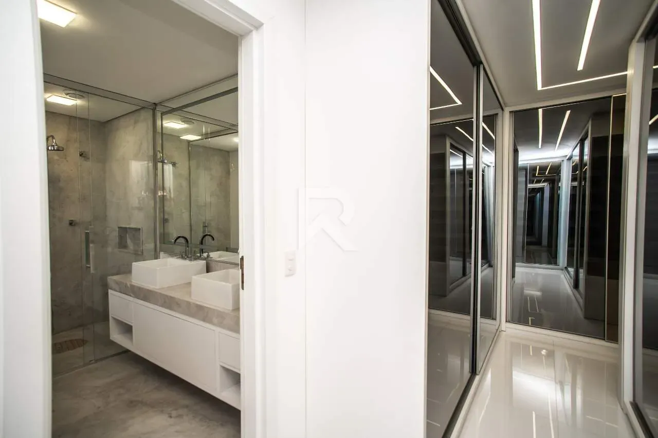 Furnished apartment with 4 en-suite rooms and glazed balcony — photo 25