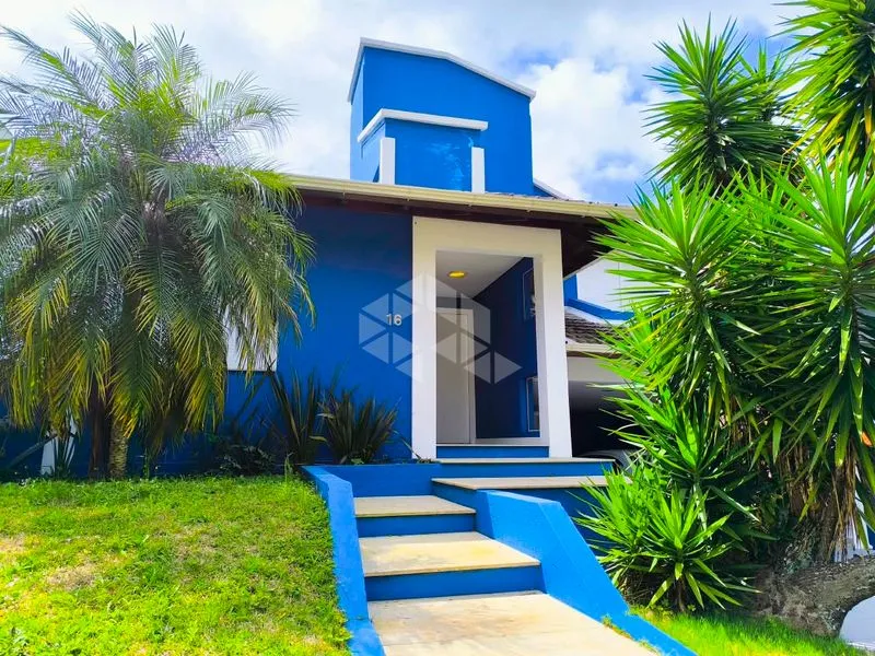 4-bedroom house with floor-to-ceiling windows — photo 24