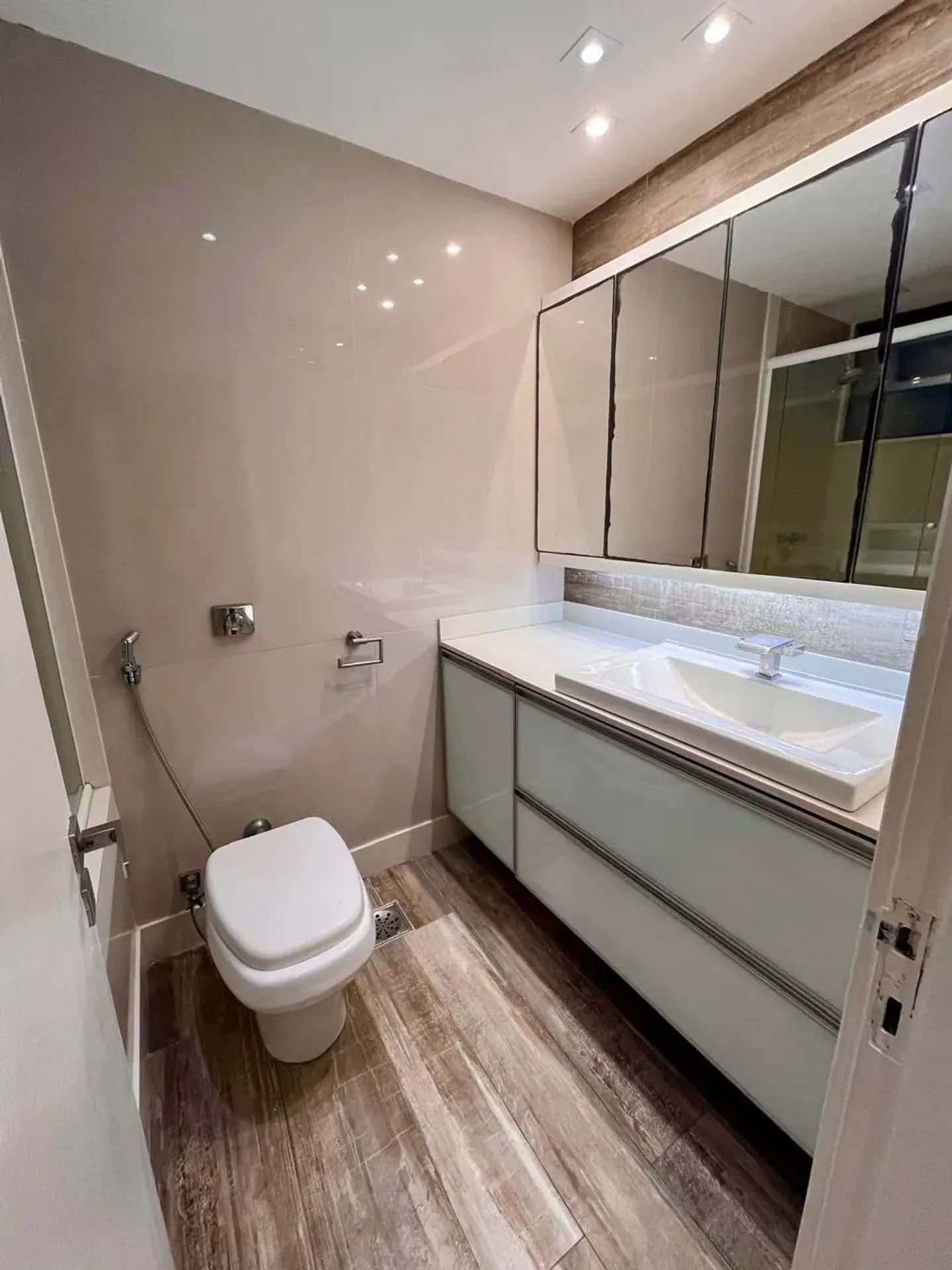 Furnished 2-bedroom apartment with 2 bathrooms, 88 m² — photo 23