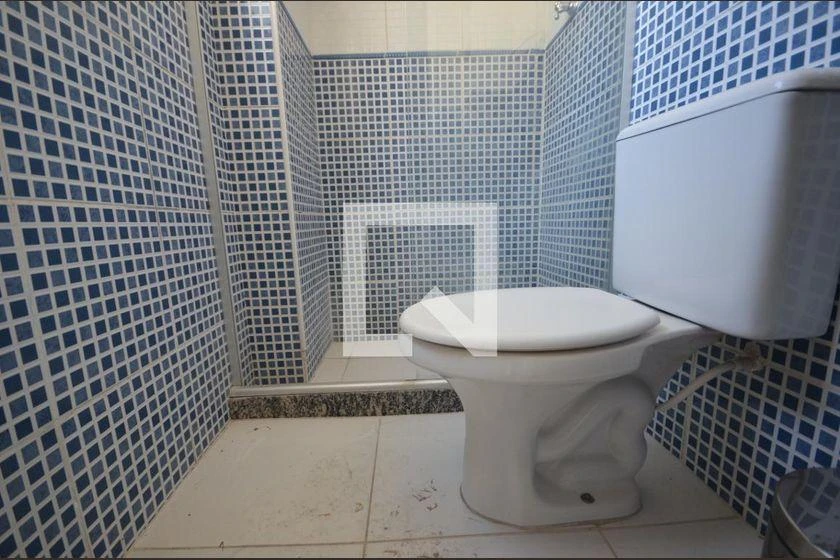 2-bedroom apartment with a glass shower box and pets allowed — photo 29